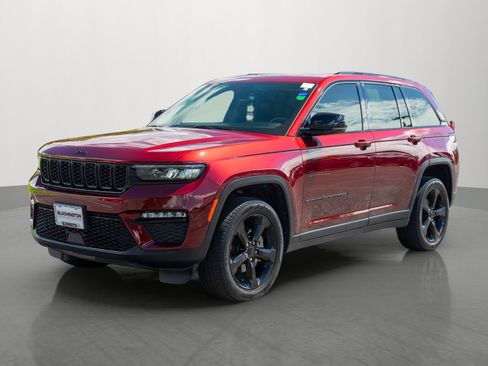 Used 2023 Jeep Grand Cherokee Limited w/ Black Appearance Package AWD/4WD image 3