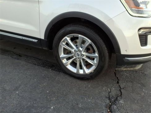 Used 2018 Ford Explorer Limited w/ Equipment Group 301A image 4