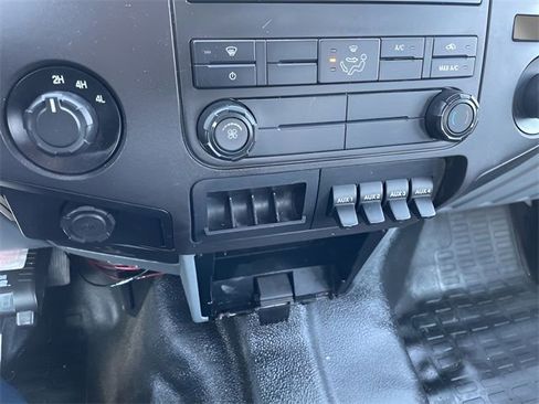 Used 2013 Ford F550 4x4 SuperCab Super Duty w/ Payload Upgrade Pkg image 30