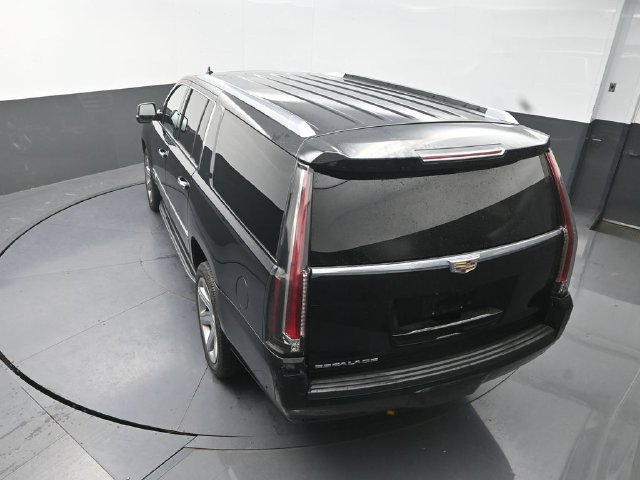 Used 2020 Cadillac Escalade ESV Premium Luxury AWD/4WD image 28