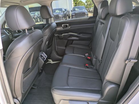 Certified 2023 Kia Sorento S FWD image 11