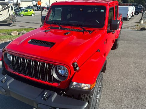 New 2025 Jeep Gladiator Sport AWD/4WD image 2