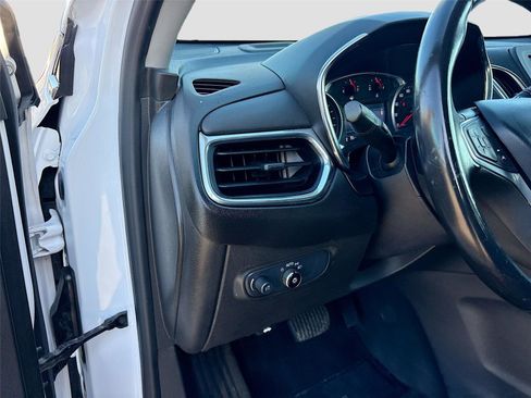 Used 2022 Chevrolet Equinox LT w/ Driver Convenience Package image 10