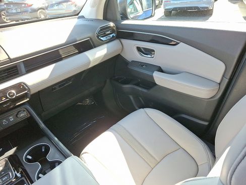 Used 2025 Honda Pilot EX-L image 12