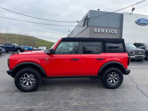 Used 2024 Ford Bronco Badlands image 2