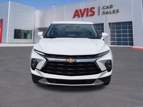 Used 2025 Chevrolet Blazer LT FWD image 2