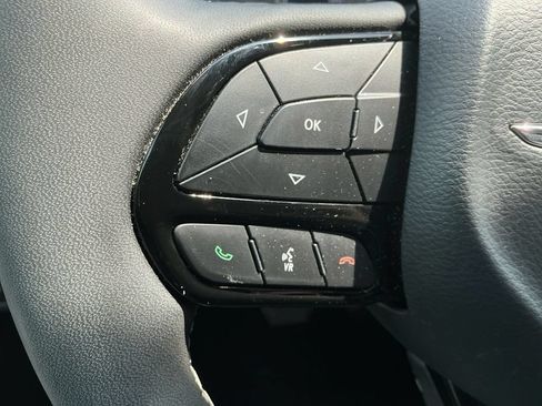 Used 2025 Chrysler Pacifica Limited FWD image 21
