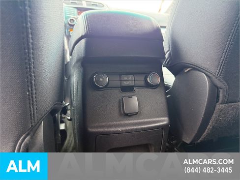 Used 2016 Ford Explorer XLT image 14