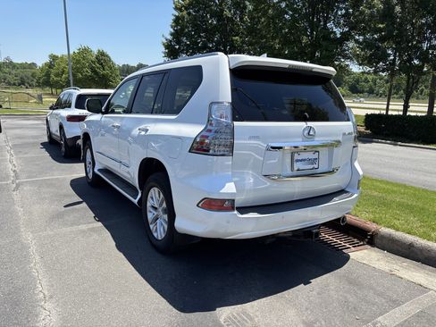 Used 2018 Lexus GX 460 Premium w/ Premium Package AWD/4WD image 16