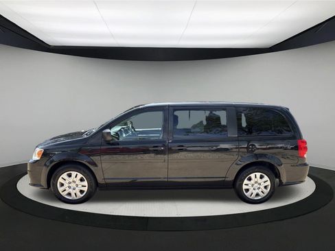 Used 2019 Dodge Grand Caravan SE w/ UConnect Hands-Free Group FWD image 4