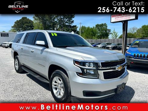 Used 2019 Chevrolet Suburban LT image 1