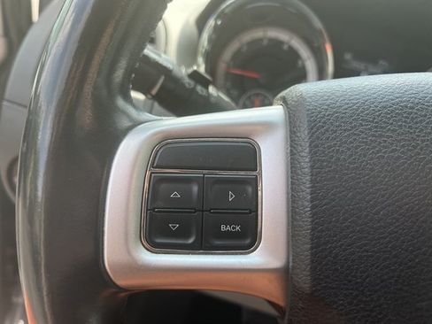 Used 2013 Dodge Grand Caravan SXT w/ Rear Park Assist Pkg FWD image 21