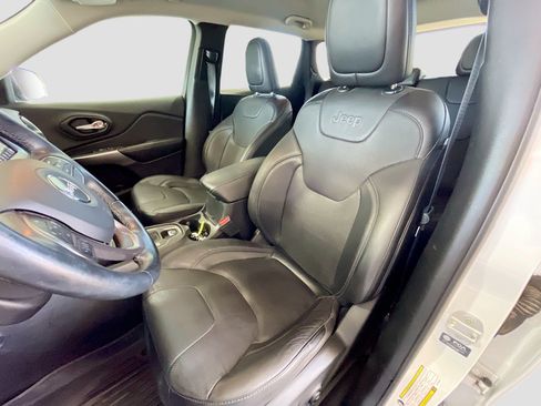 Used 2021 Jeep Cherokee Latitude Lux FWD image 12