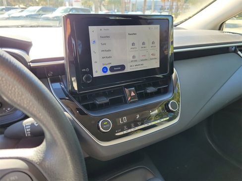 Used 2025 Toyota Corolla LE image 23