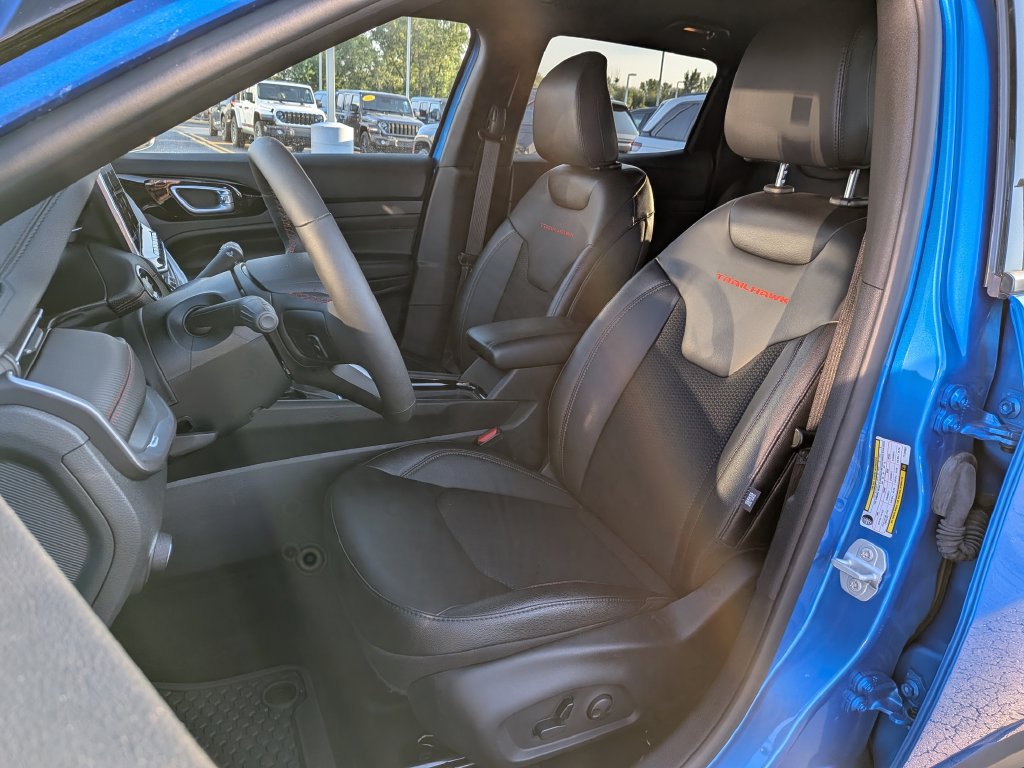 Used 2026 Jeep Compass Trailhawk AWD/4WD image 13
