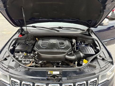 Used 2017 Jeep Grand Cherokee Limited AWD/4WD image 39