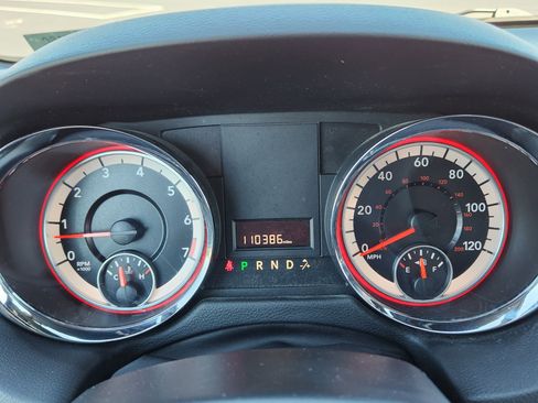 Used 2015 Dodge Grand Caravan SE image 23