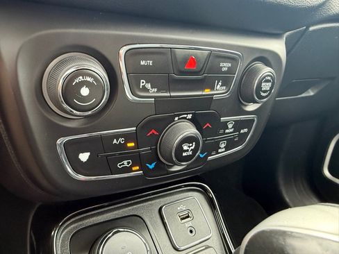 Used 2018 Jeep Compass Limited w/ Navigation Group image 32