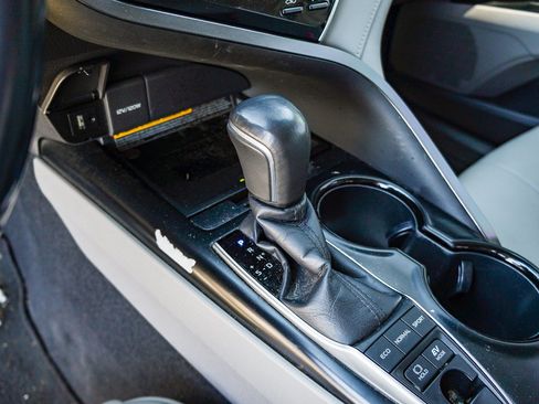 Used 2018 Toyota Camry SE w/ Audio Package FWD image 21