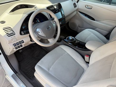 Used 2015 Nissan Leaf SV w/ LED & Quick Charge Package FWD image 2