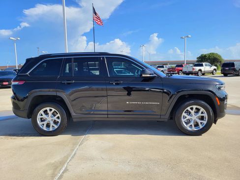 Used 2024 Jeep Grand Cherokee Limited image 6