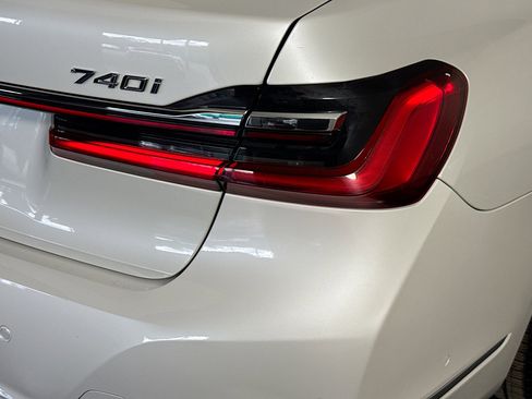 Used 2022 BMW 740i image 34