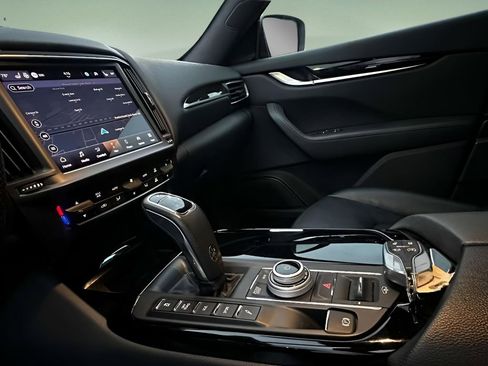 Used 2023 Maserati Levante Modena image 14