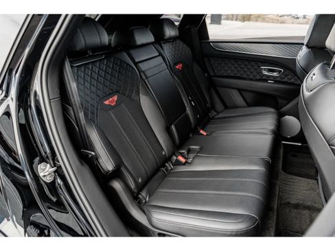 Used 2022 Bentley Bentayga image 39