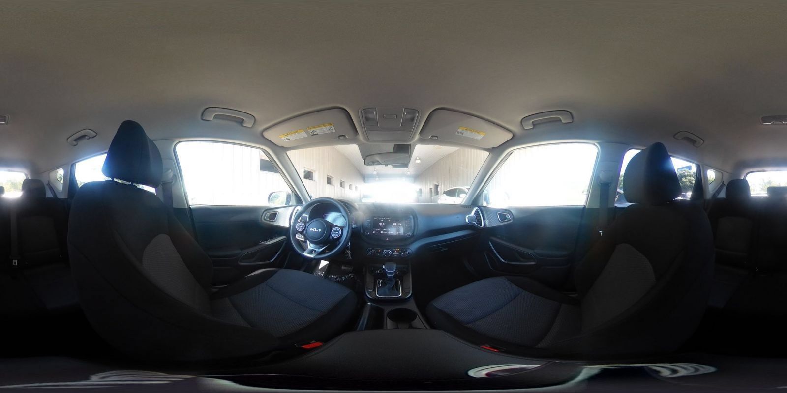 Used 2025 Kia Soul LX w/ LX Technology Package FWD image 39
