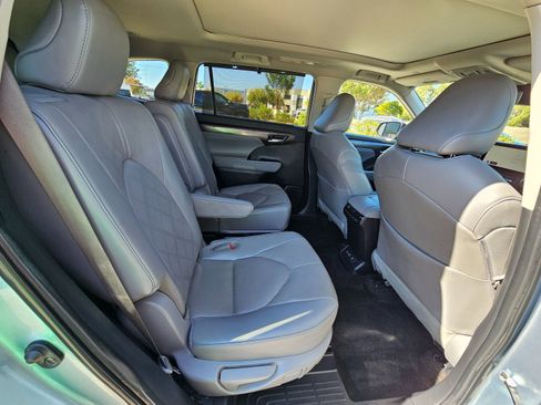 Used 2023 Toyota Highlander Platinum image 26