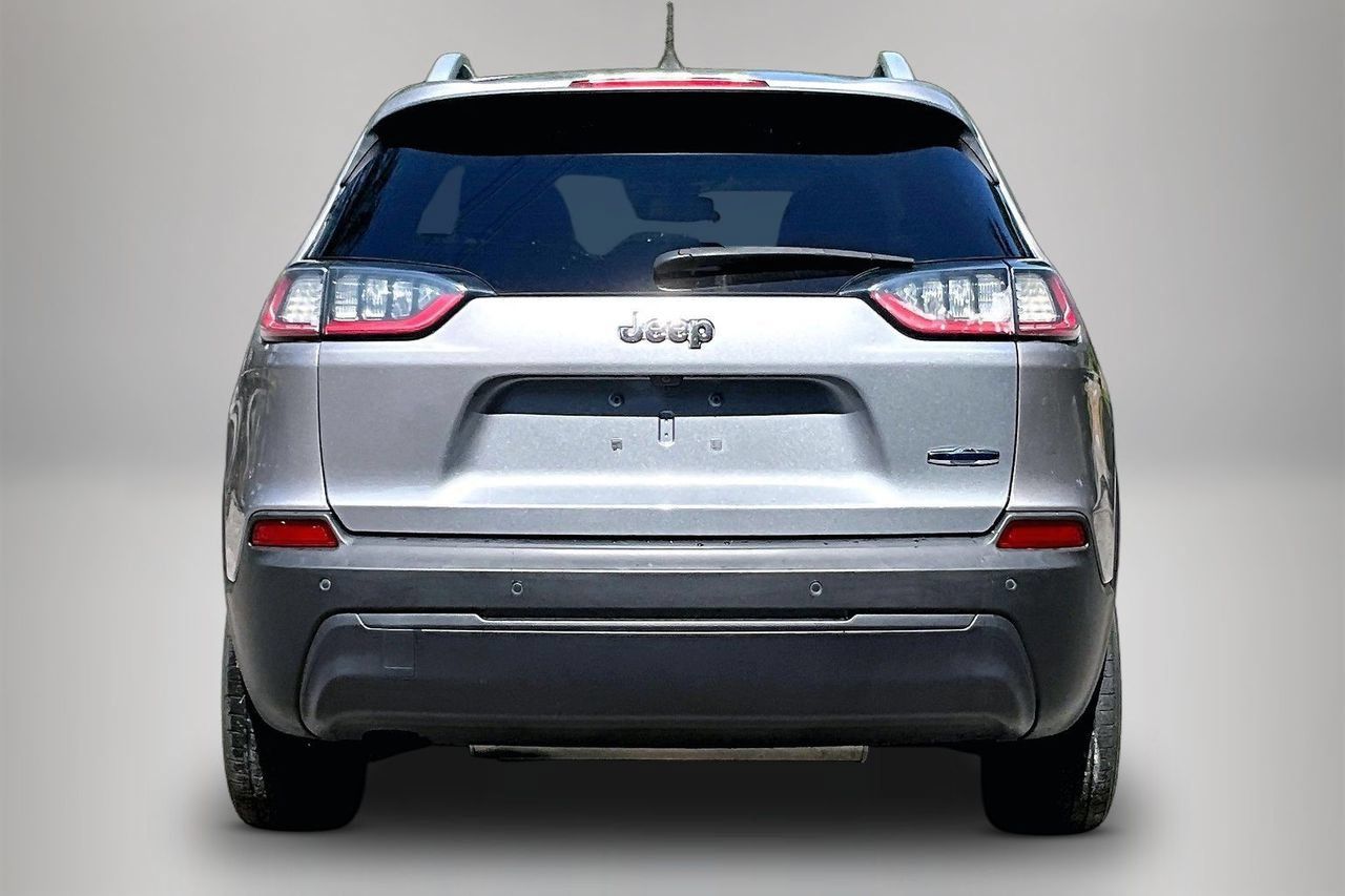 Used 2019 Jeep Cherokee Latitude Plus w/ Comfort/Convenience Group FWD image 6