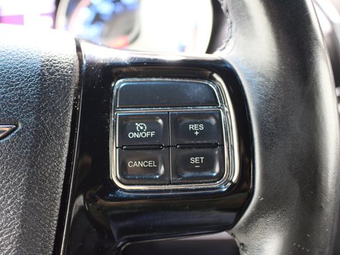 Used 2014 Chrysler Town & Country S FWD image 12
