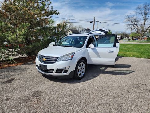 Used 2016 Chevrolet Traverse LT w/ Style and Technology Package FWD image 23