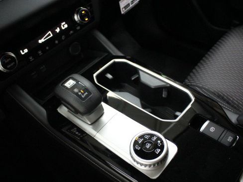 New 2026 Mitsubishi Outlander ES image 14