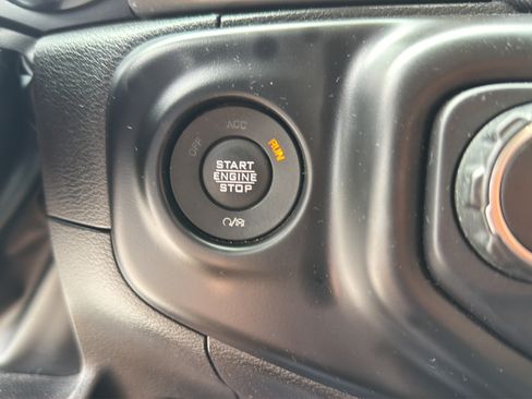 Used 2022 Jeep Wrangler Unlimited Sahara AWD/4WD image 28