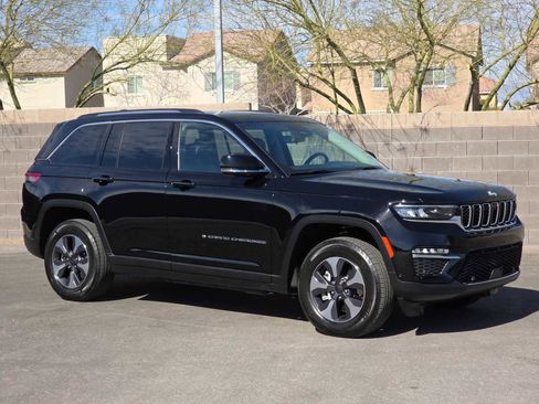 Used 2022 Jeep Grand Cherokee Limited 4xe w/ Luxury Tech Group II image 3