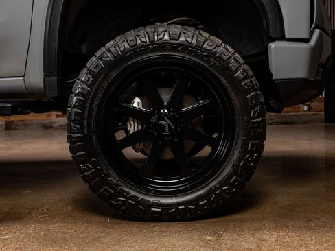 Used 2024 GMC Sierra 1500 Elevation image 12