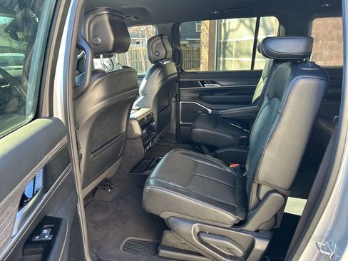 Used 2024 Jeep Wagoneer Series II image 23