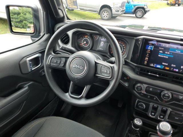 Used 2025 Jeep Wrangler Sport AWD/4WD image 18