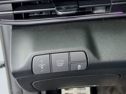 Certified 2025 Hyundai Elantra SEL image 10