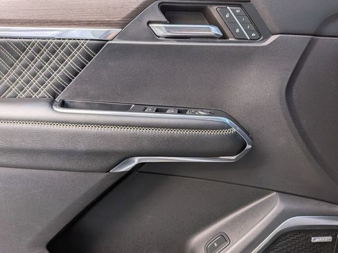 Used 2024 GMC Acadia Denali image 25