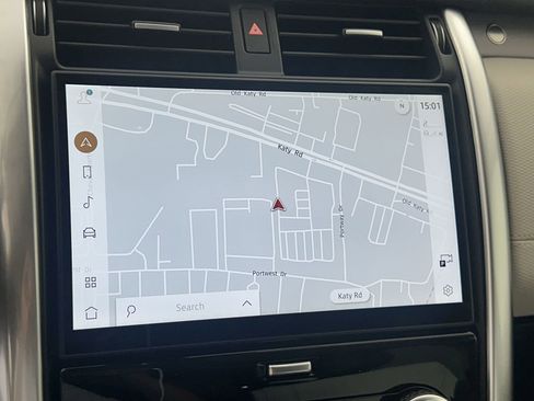 Used 2025 Land Rover Discovery Dynamic SE AWD/4WD image 25