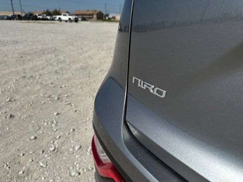 Used 2025 Kia Niro LX FWD image 7