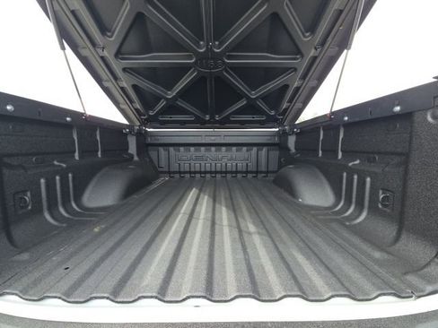 Used 2022 GMC Canyon Denali image 10