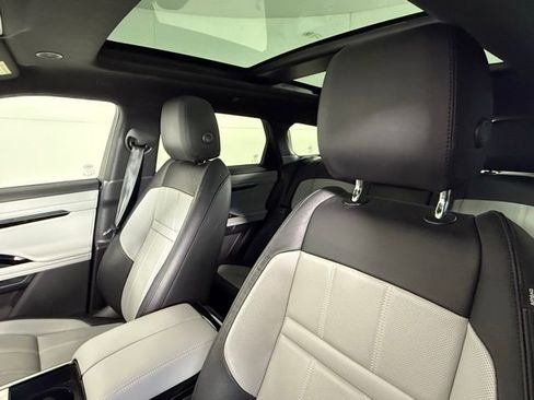 Used 2022 Land Rover Range Rover Evoque R-Dynamic S image 5