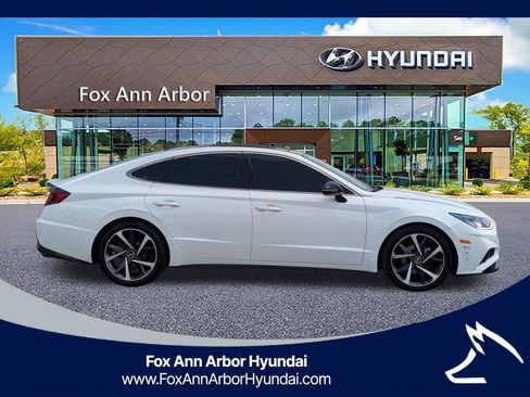 Used 2021 Hyundai Sonata SEL Plus w/ Tech Package FWD image 3