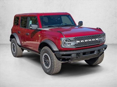 New 2025 Ford Bronco Badlands image 3