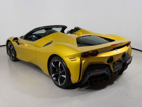 Used 2022 Ferrari SF90 Spider image 5
