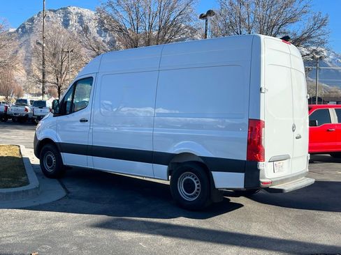 Used 2021 Mercedes-Benz Sprinter 144 Cargo image 12