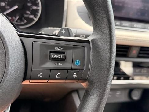 Used 2023 Nissan Rogue SV AWD/4WD image 20